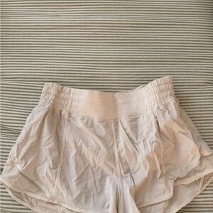 Lululemon White Hotty Hot shorts 2.5 inch
